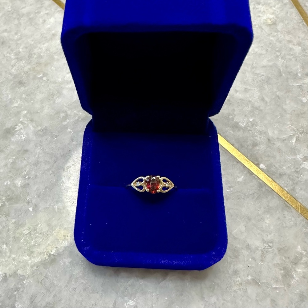 Vintage Solid Gold Garnet and Diamond Ring
